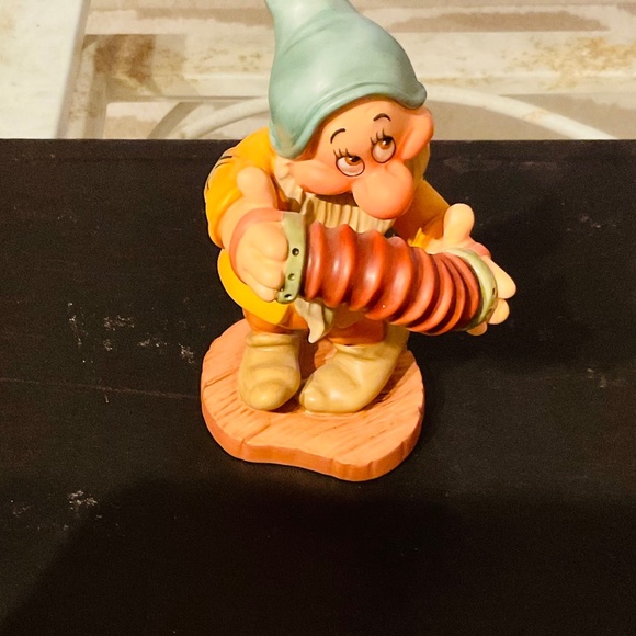 VTG Walt Disney Classics Collection Bashful “Aw Shucks” Snow White & 7 Dwarfs - Picture 9 of 10